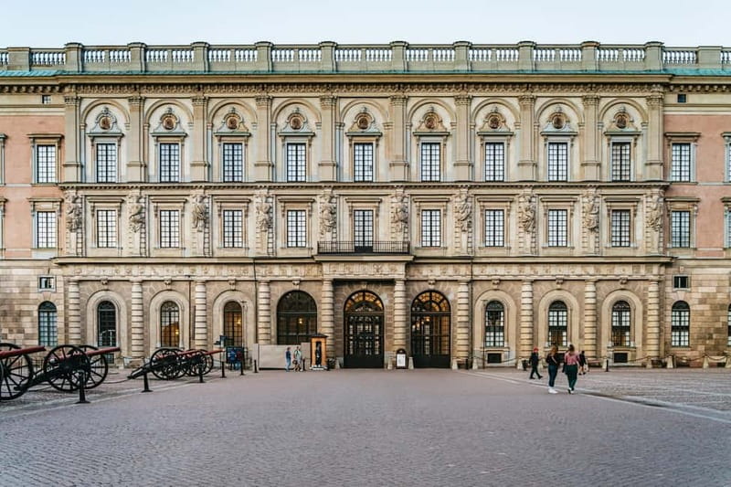 Stockholm: Ghost Walk and Historical Tour - Smell, taste, and a glimpse of medieval life