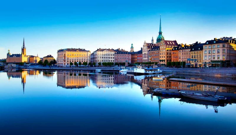 Stockholm: Old Town Historical Walking Tour, small group - Starting in Mynttorget and entering Gamla Stan