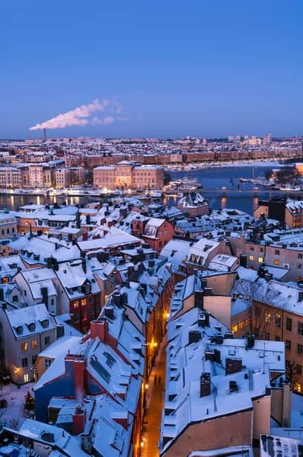 Stockholm: Old Town Historical Walking Tour, small group - Narrow lanes and the former marketplace