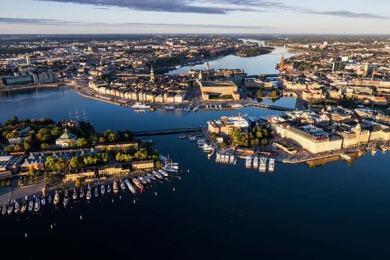 Stockholm: Old Town Historical Walking Tour, small group - Shopping streets and St. George and the Dragon