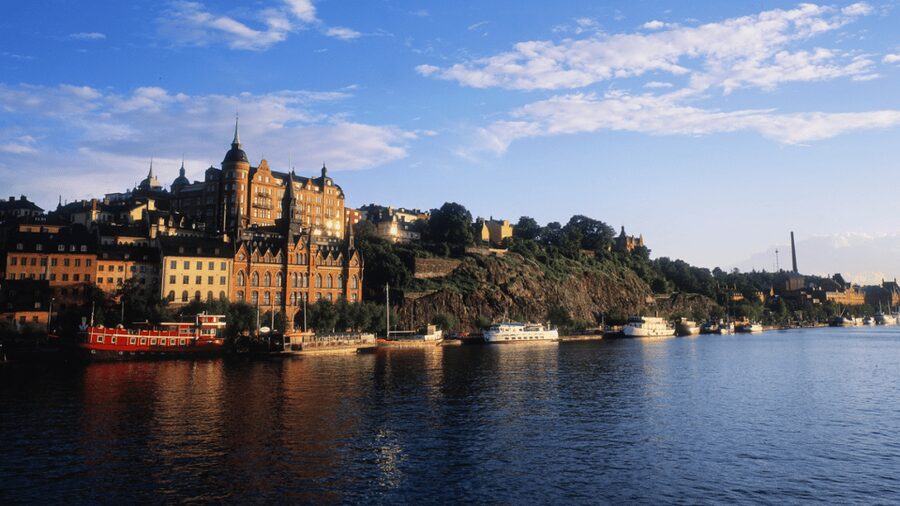 Stockholm: Old Town Walking Tour, stories and secrets - Stortorget and the royal center