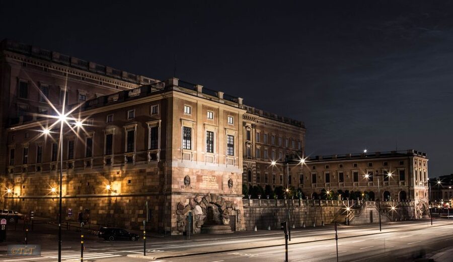 Stockholm: Private Walking Tour with a Local - Choosing between St George and the Dragon and City Hall