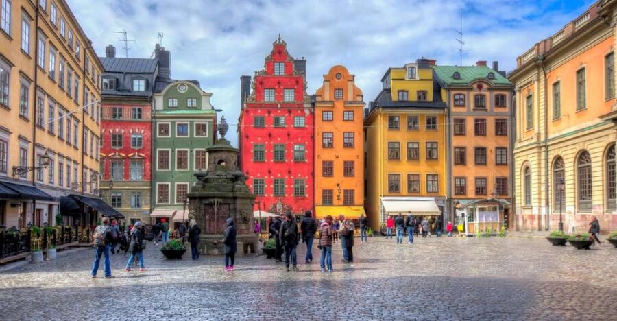 Stockholm: Walking tour of Gamla Stan, the Old Town - Guide style and group experience