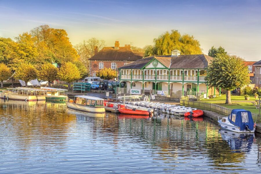 Stratford-Upon-Avon: The Famous Walk Talk Show - Shakespeare’s birthplace and Rother Street Market
