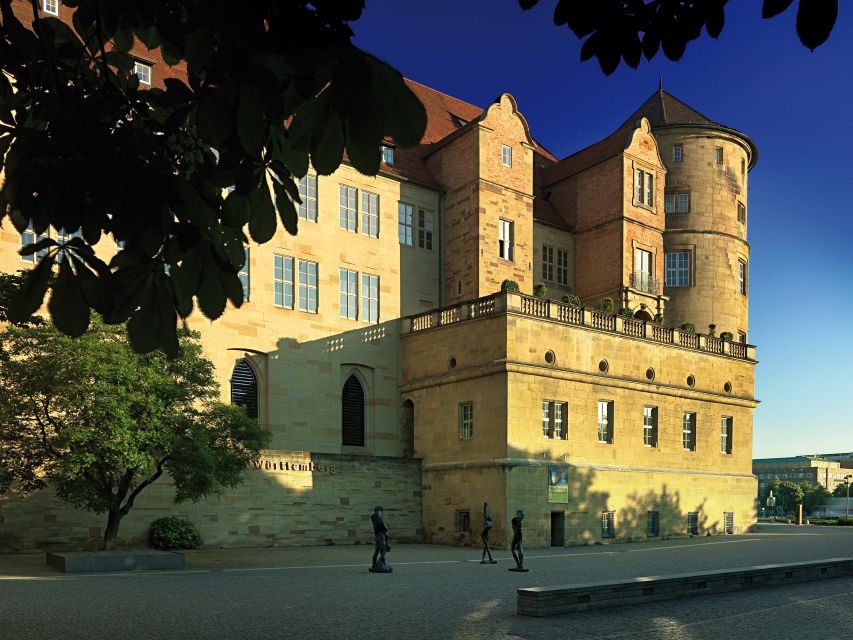 Stuttgart: Private Guided Circular City Walk - Eckensee Lake and the state parliament