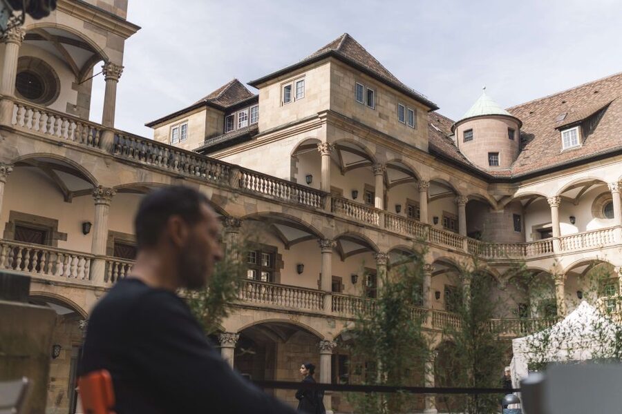 Stuttgart: Private Guided Circular City Walk - New Palace, Old Palace, and the courtyard