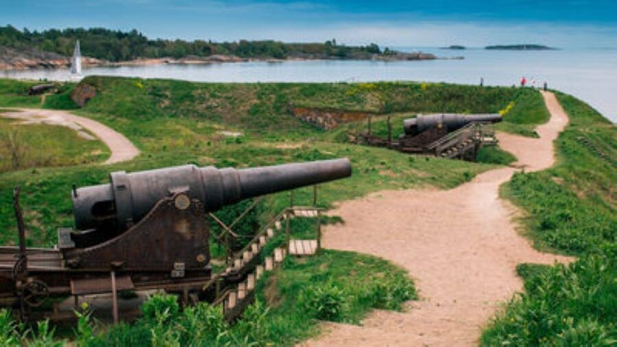 Suomenlinna: Guided Walking Tour with an Authorized Guide - Why Suomenlinna Works Best With a Guide