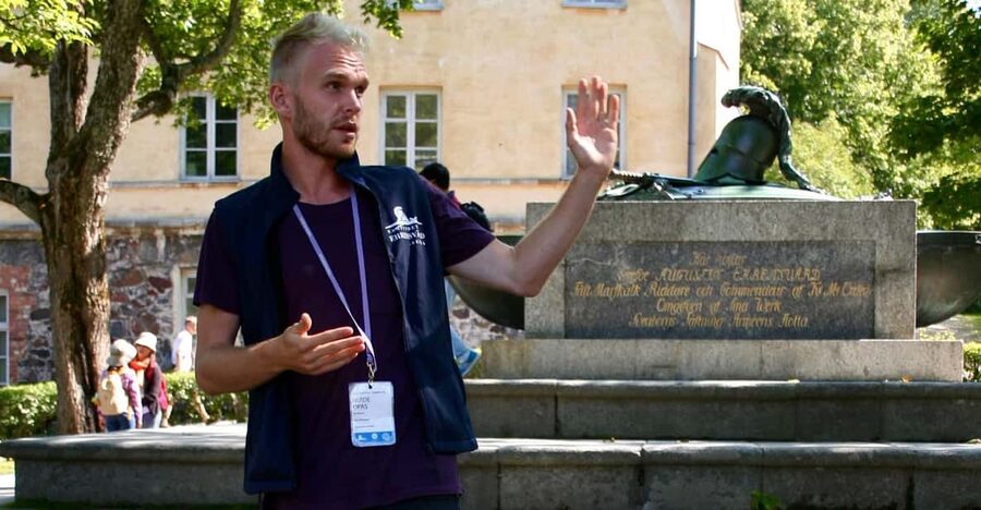 Suomenlinna: Guided Walking Tour with an Authorized Guide - What the One-Hour Format Really Gives You