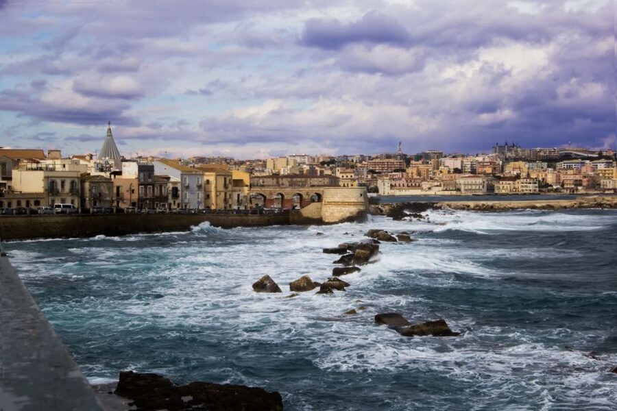 Syracuse: Highlights of Ortigia Guided Walking Tour - Piazza Archimede and the Fountain of Diana