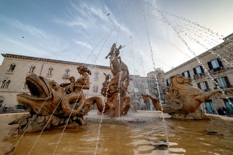 Syracuse: Highlights of Ortigia Guided Walking Tour - Meeting the guide at the Temple of Apollo