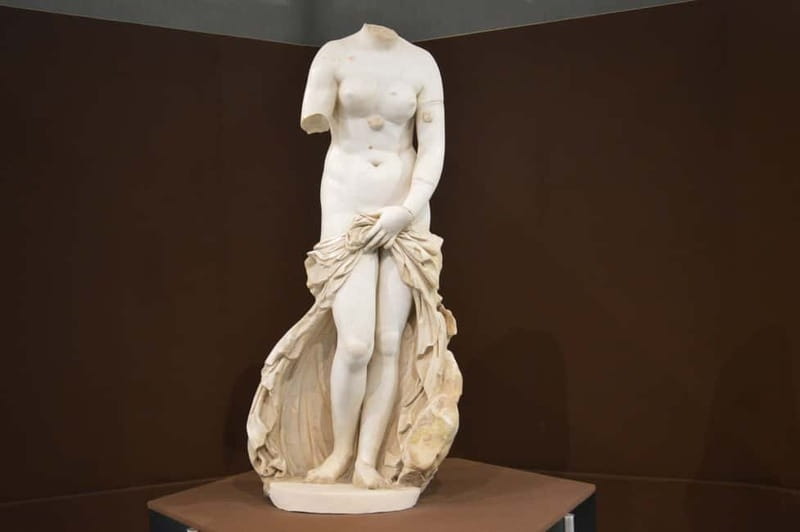 Syracuse: Ortigia and Neapolis Guided Walking Tour - Neapolis: theaters, quarries, and ancient scale