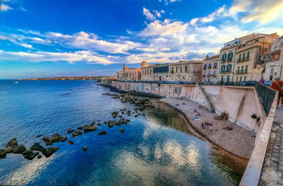 Syracuse: Ortigia Classic Walking Tour - Piazza Duomo and the cathedral built over a Greek temple