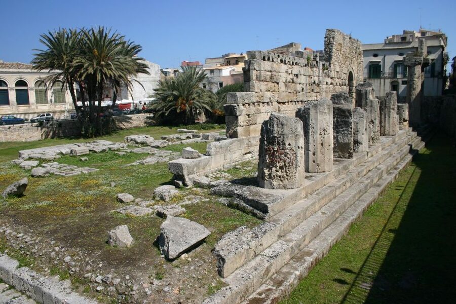 Syracuse: Ortigia Classic Walking Tour - What the guide adds to the experience