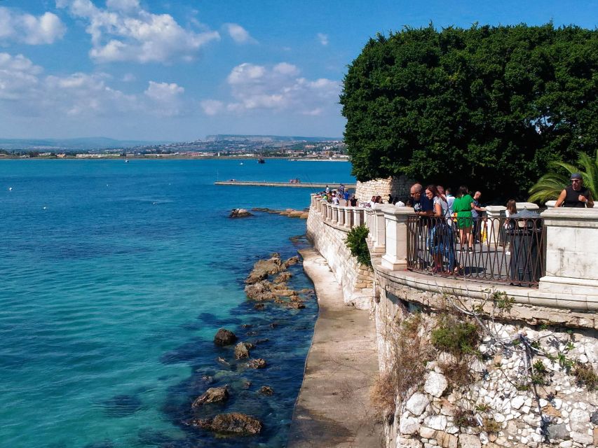 Syracuse: Ortigia Classic Walking Tour - Crowds, traffic, and the pace of the route