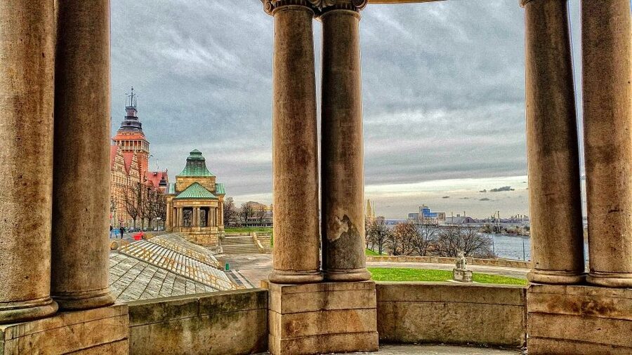 Szczecin: Old Town Highlights Private Walking Tour - How the private format affects the experience