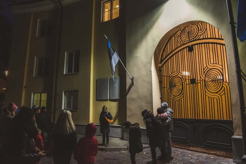 Tallinn: 1.5-Hour Old Town Walking Tour - St. Catherine’s Passage and working artisans