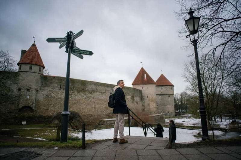 Tallinn: 1.5-Hour Old Town Walking Tour - What the guide service adds