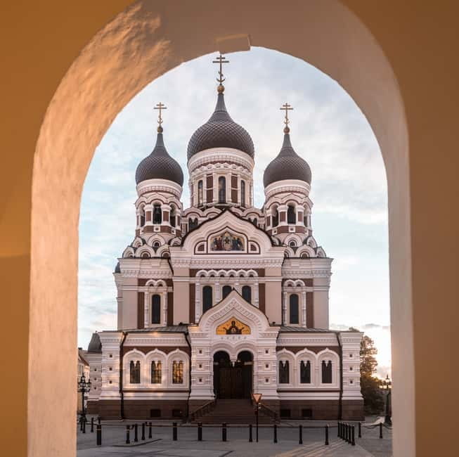 Tallinn: 1.5-Hour Old Town Walking Tour - Who will enjoy this walk most