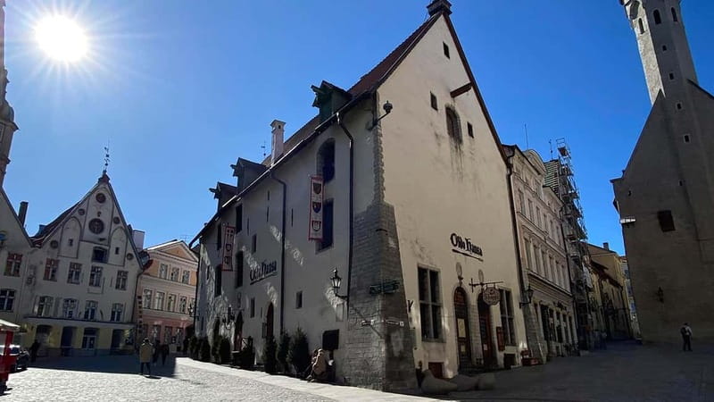 Tallinn: Guided Old Town Historical Walking Tour - How the guides shape the experience