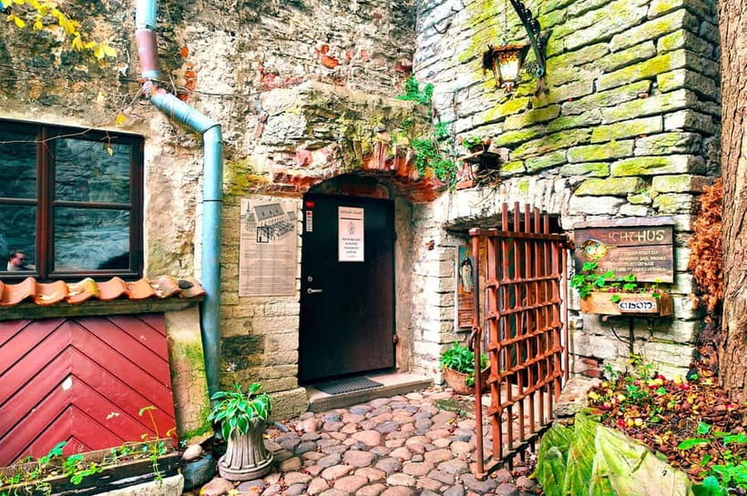 Tallinn Old Town: Stories and Views 2‑Hour Walking Tour - Why this two-hour walk works so well in Tallinn