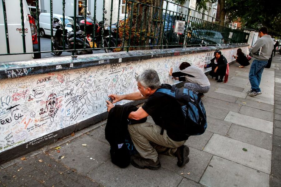 The Beatles London Walking Tour - The Tube ride to Abbey Road