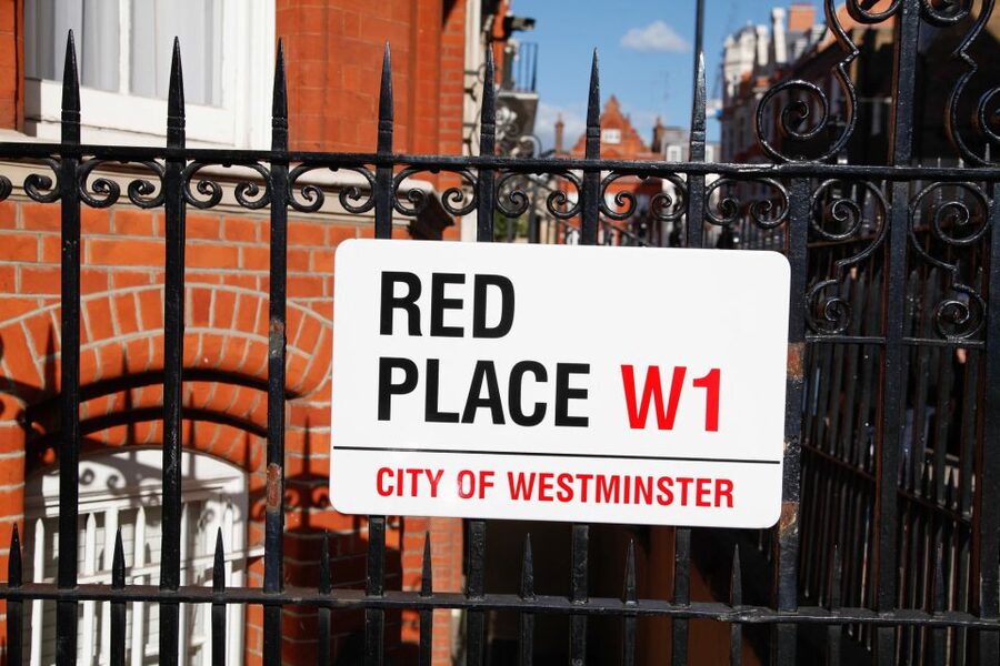 The Beatles London Walking Tour - Abbey Road Studios and the famous crossing
