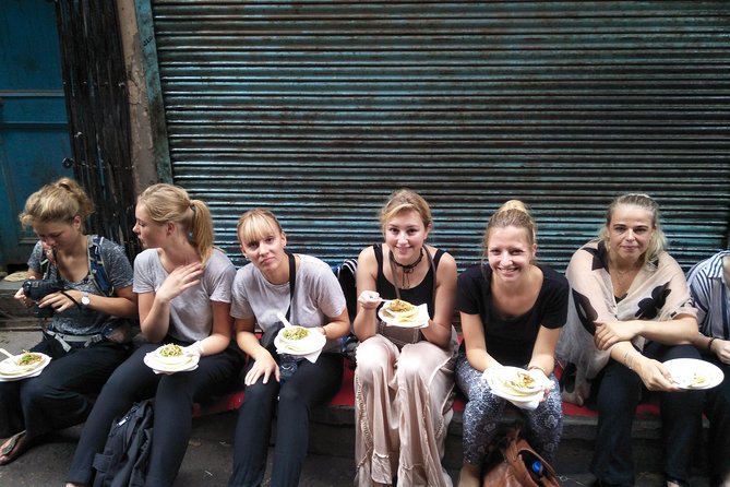 The Great Indian Food Tour: Old Delhi Food and Heritage Walk - Meeting at Rajiv Chowk and getting started