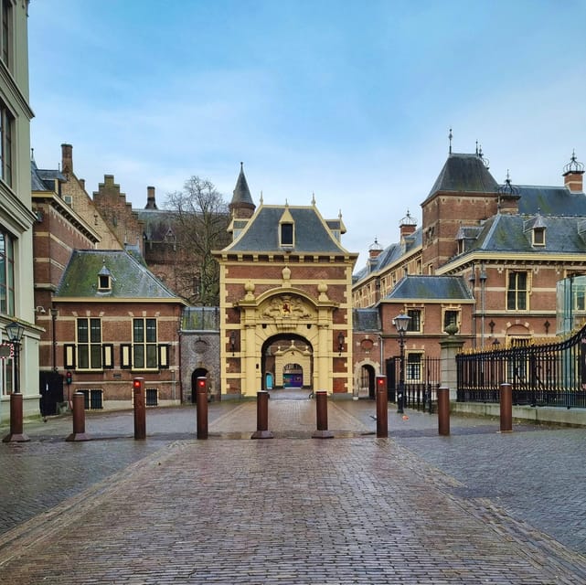 The Hague: City Walking Tour - Starting at the Willem I statue and Binnenhof