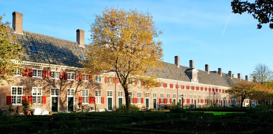 The Hague: Courtyard Walking Tour - The pet rule deserves attention