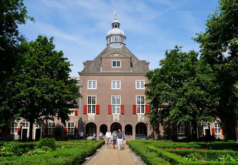 The Hague: Courtyard Walking Tour - Entering courtyards hidden behind city walls