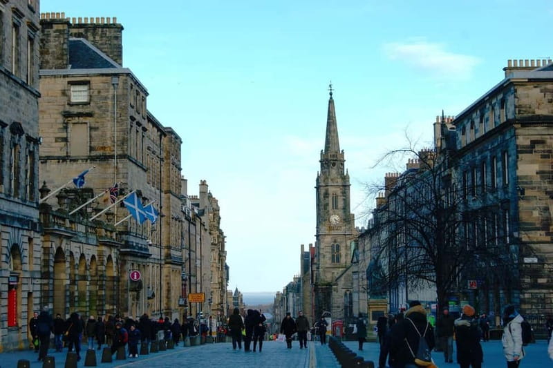 The Must-Sees of Edinburgh: Small Group Walking Tour in French - Key points to know before booking