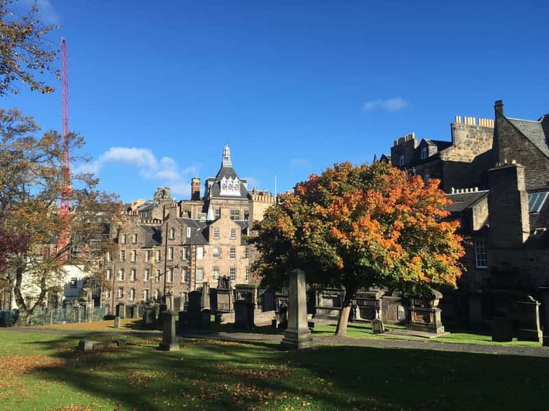 The Must-Sees of Edinburgh: Small Group Walking Tour in French - Scott Monument and the Old Town’s first clues