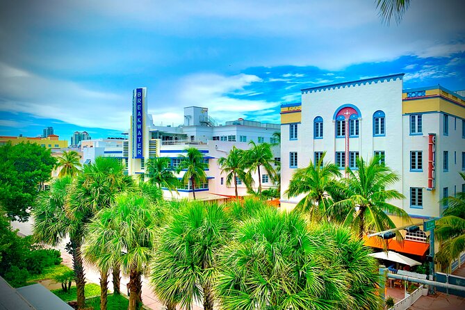 The Official Art Deco Walking Tour by The Miami Design Preservation League - Reading the buildings along Ocean Drive