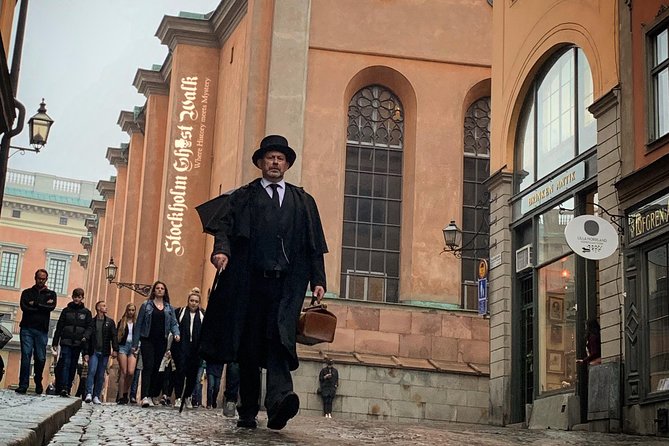 The Original Stockholm Ghost Walk and Historical Tour - Gamla Stan - Meeting point, timing, and group strategy