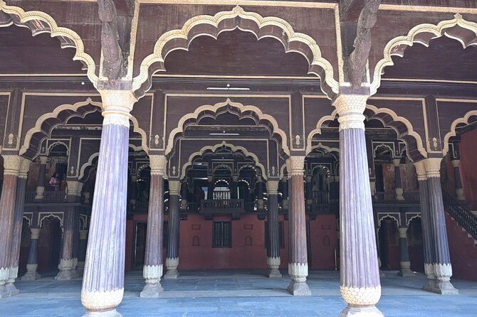 Tipu Palace + Koté Vishnu + Fort + KR Market + Jain Temple = Bengaluru Pété Walk - Why this walk shows Bengaluru so well