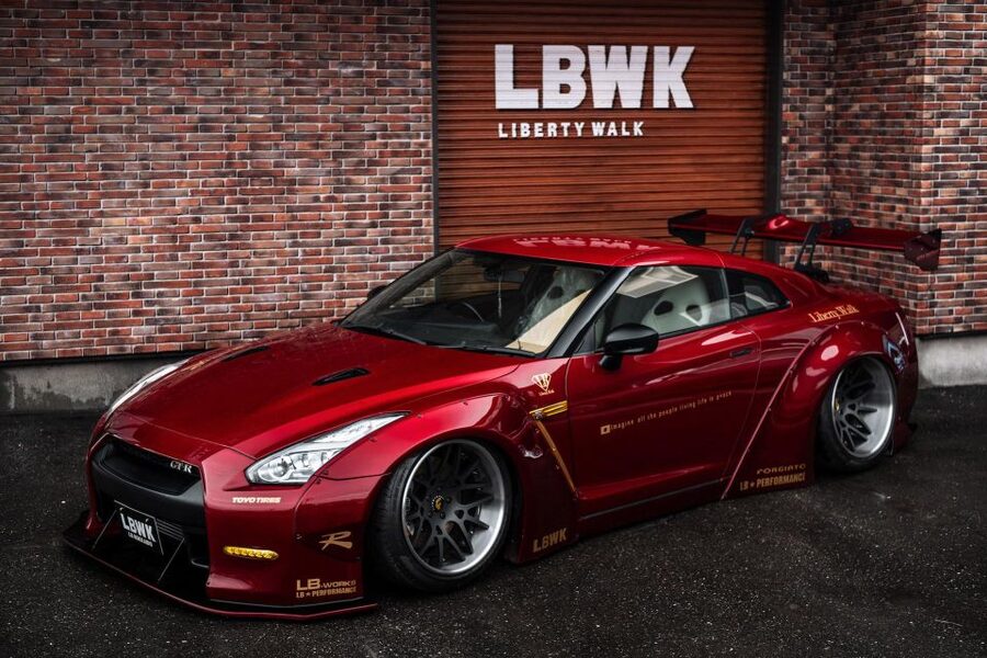 Tokyo Drift: GT-R Car Club R35 Liberty Walk Daikoku meeting - Akihabara starts the night