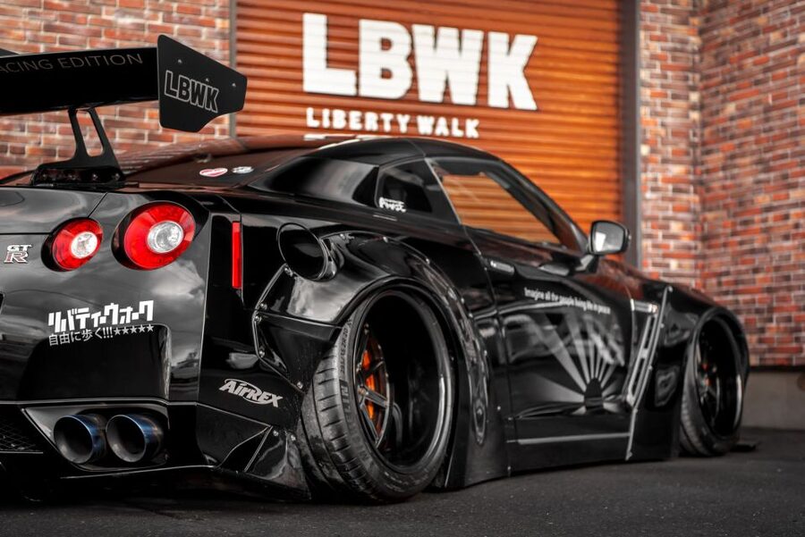 Tokyo Drift: GT-R Car Club R35 Liberty Walk Daikoku meeting - Daikoku Parking is the main event