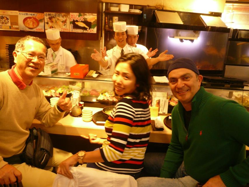 Tokyo: Guided Walking Tour of Tsukiji Market with Breakfast - Entering Tsukiji Outer Market with a guide