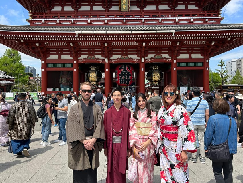 Tokyo: Imperial Palace and Shogun Walking Tour - Ninomaru Garden, koi, and a welcome change of pace