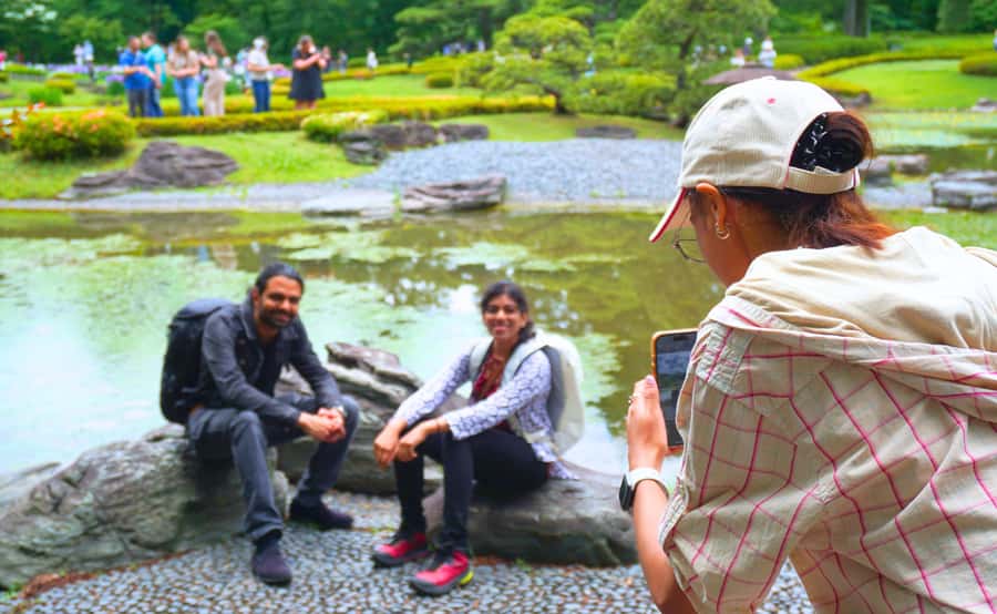 Tokyo: Imperial Palace Japanese History Walking Tour - The guide makes or breaks the experience