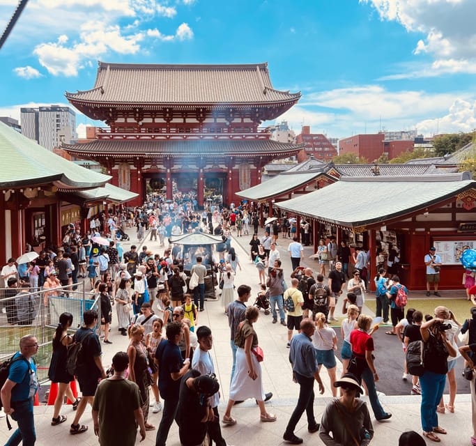 Tokyo: Meiji Jingu Shrine and Shinto Culture Walking Tour - Meeting at Harajuku and entering the forest