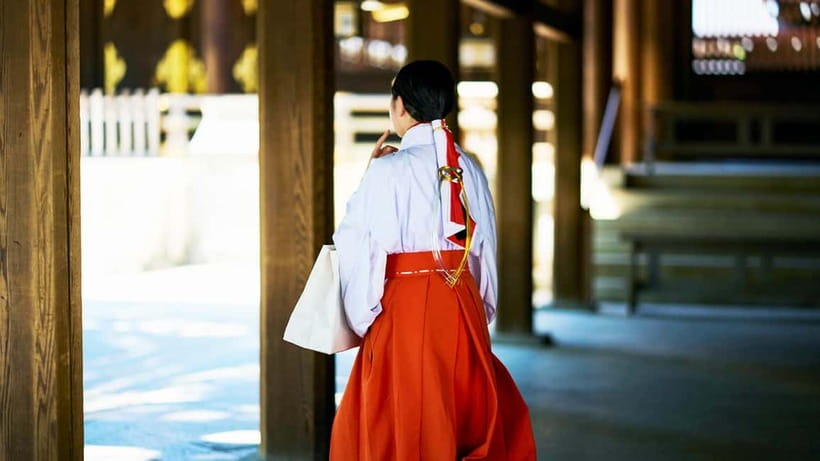 Tokyo: Meiji Shrine Walking Tour — Shinto & Imperial System - Starting at Harajuku Station and entering the forest