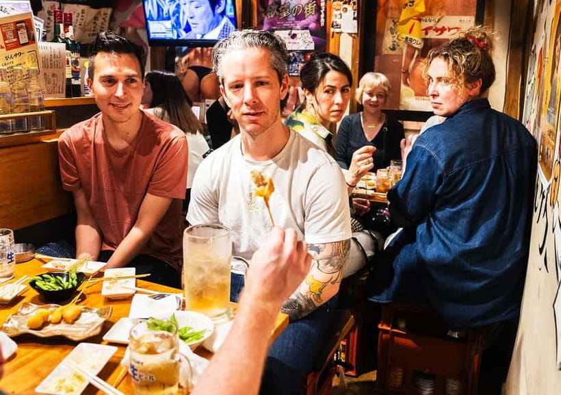 Tokyo: Shinjuku Bar Hopping & Night Walking Tour - Food, sake, and dietary limits