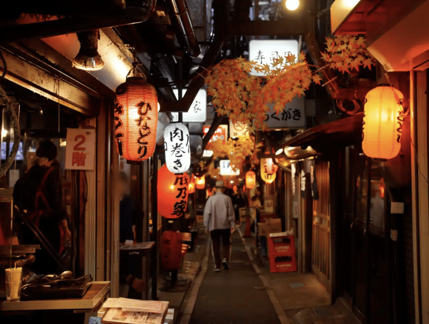 Tokyo: Shinjuku Local Bar and Izakaya Guided Walking Tour - Moving through Kabukicho after dark