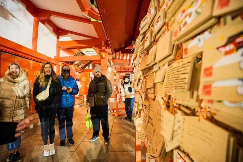 Tokyo: Shinjuku Nightlife & Secret Backstreets Walking Tour - Meeting the guide beside Shinjuku Station