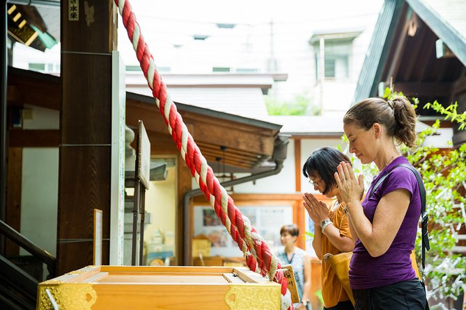 Tokyo Tsukiji Fish Market Food and Culture Walking Tour - What the guides add to the experience