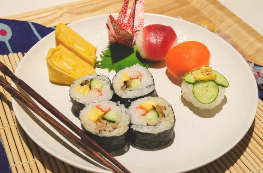 Tokyo: Tsukiji Market Walking Tour & Sushi Cooking Class - Key points at a glance