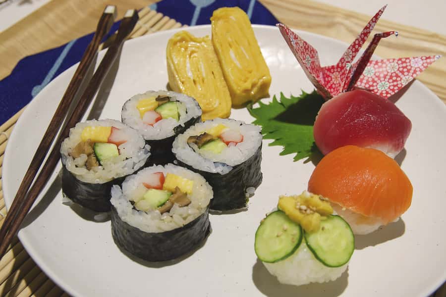 Tokyo: Tsukiji Market Walking Tour & Sushi Cooking Class - Tamagoyaki and miso soup