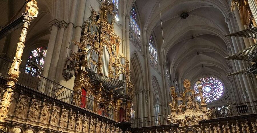 Toledo: Guided Walking Tour with Cathedral Ticket and Tour - The walking tour through Toledo’s historic center