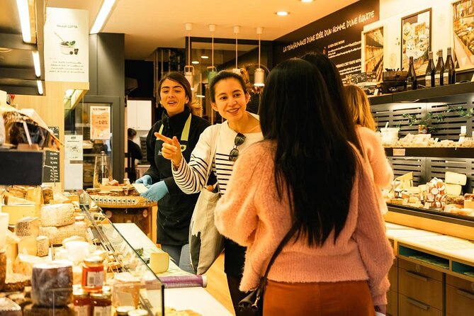 Traditional Gourmet Food & Wine Tour in Bordeaux - Grands Hommes and the polished side of Bordeaux